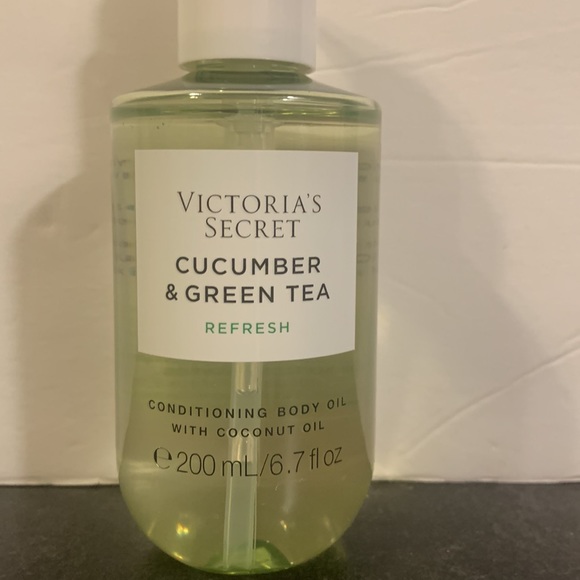 Victoria’s Secret cucumber and green tea refresh conditioning body oil - Picture 4 of 4
